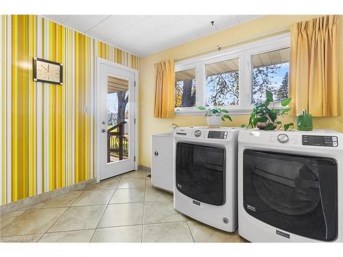 6235 Brookfield Avenue, Niagara Falls, ON - Indoor Photo Showing Laundry Room