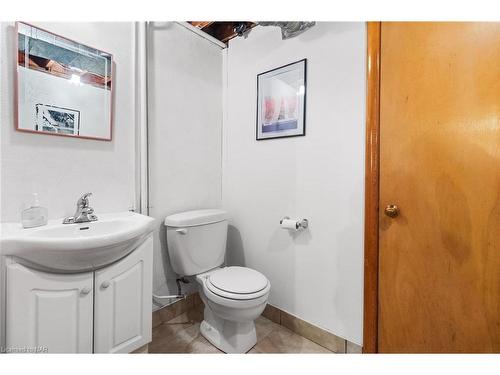 6235 Brookfield Avenue, Niagara Falls, ON - Indoor Photo Showing Bathroom