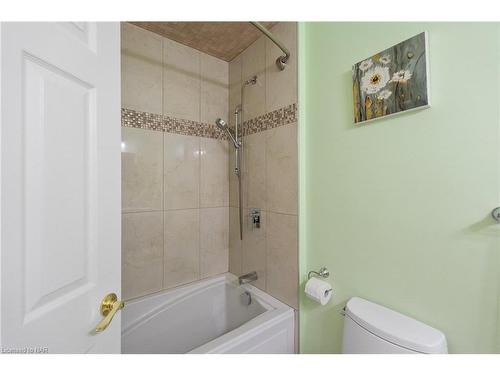 7712 Southwood Drive, Niagara Falls, ON - Indoor Photo Showing Bathroom