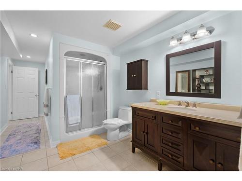 7712 Southwood Drive, Niagara Falls, ON - Indoor Photo Showing Bathroom