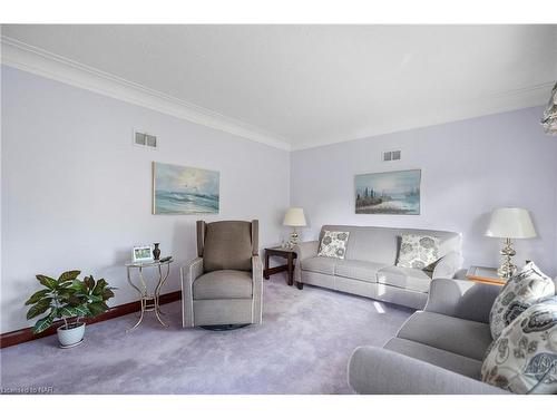 381 Niagara Street, St. Catharines, ON - Indoor Photo Showing Living Room