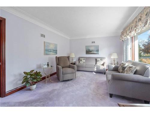 381 Niagara Street, St. Catharines, ON - Indoor Photo Showing Living Room