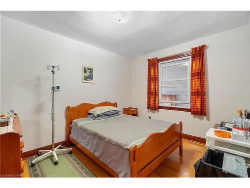 381 Niagara Street, St. Catharines, ON - Indoor Photo Showing Bedroom