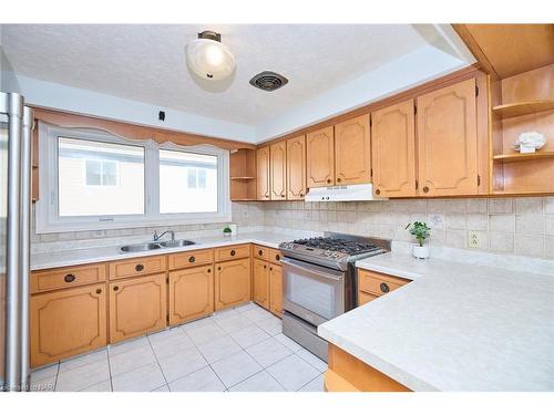 170 Iva Street, Welland, ON - Indoor Photo Showing Kitchen With Double Sink