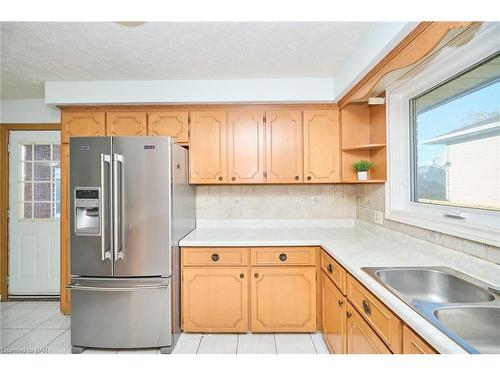 170 Iva Street, Welland, ON - Indoor Photo Showing Kitchen With Double Sink