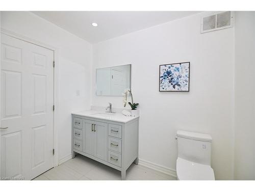 170 Iva Street, Welland, ON - Indoor Photo Showing Bathroom