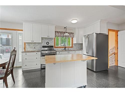 20 Parkhill Road, St. Catharines, ON - Indoor Photo Showing Kitchen