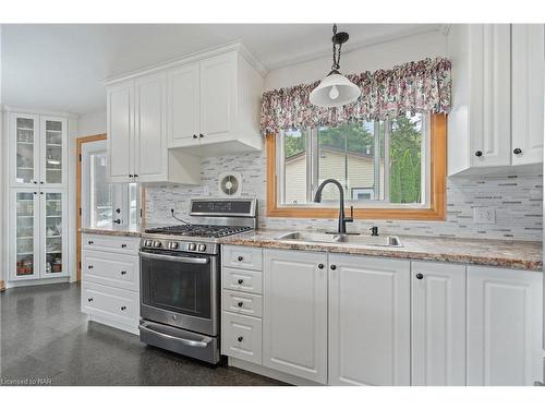 20 Parkhill Road, St. Catharines, ON - Indoor Photo Showing Kitchen