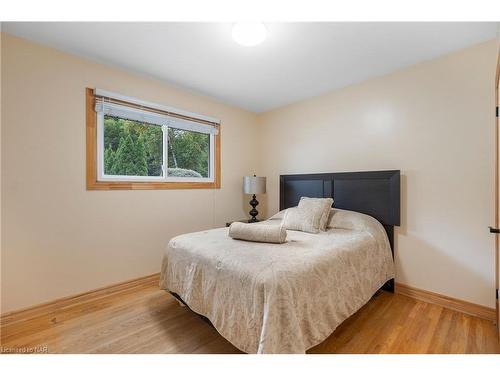 20 Parkhill Road, St. Catharines, ON - Indoor Photo Showing Bedroom