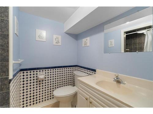 20 Parkhill Road, St. Catharines, ON - Indoor Photo Showing Bathroom