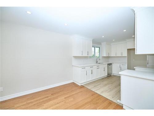 17 Kilkenny Drive, St. Catharines, ON - Indoor Photo Showing Kitchen