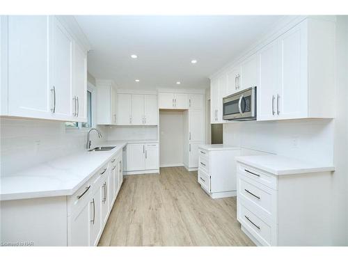 17 Kilkenny Drive, St. Catharines, ON - Indoor Photo Showing Kitchen