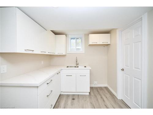 17 Kilkenny Drive, St. Catharines, ON - Indoor Photo Showing Kitchen With Double Sink