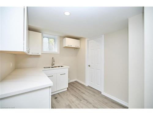 17 Kilkenny Drive, St. Catharines, ON - Indoor Photo Showing Kitchen With Double Sink