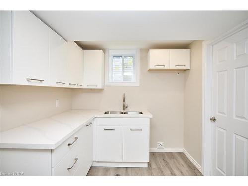 17 Kilkenny Drive, St. Catharines, ON - Indoor Photo Showing Kitchen With Double Sink