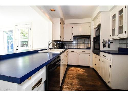 105 Glenwood Avenue, St. Catharines, ON - Indoor Photo Showing Kitchen