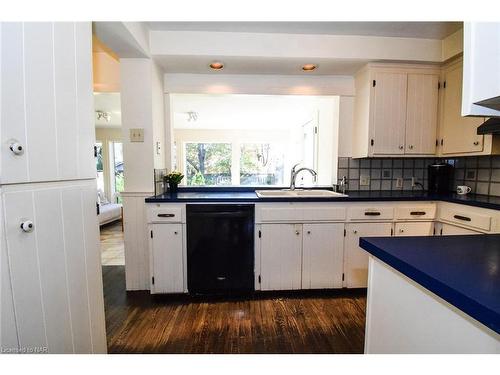 105 Glenwood Avenue, St. Catharines, ON - Indoor Photo Showing Kitchen