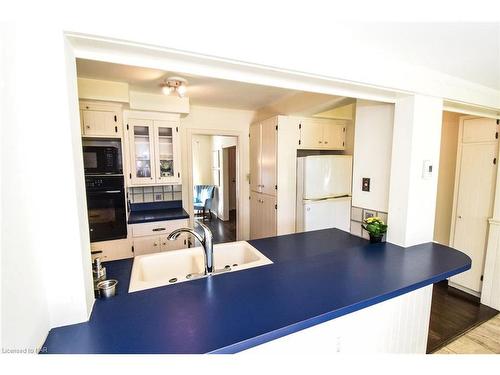 105 Glenwood Avenue, St. Catharines, ON - Indoor Photo Showing Kitchen With Double Sink