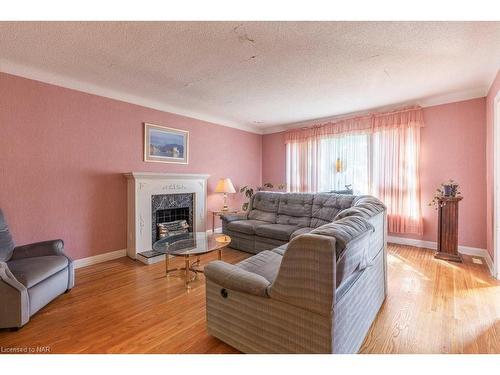 154 Dalhousie Avenue, St. Catharines, ON - Indoor Photo Showing Living Room With Fireplace