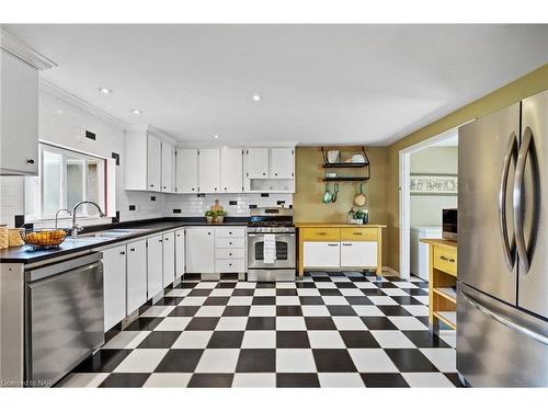 30 Radford Avenue, Fort Erie, ON - Indoor Photo Showing Kitchen With Stainless Steel Kitchen