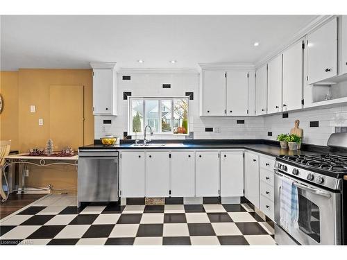 30 Radford Avenue, Fort Erie, ON - Indoor Photo Showing Kitchen