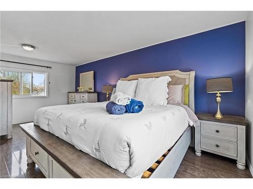 30 Radford Avenue, Fort Erie, ON - Indoor Photo Showing Bedroom