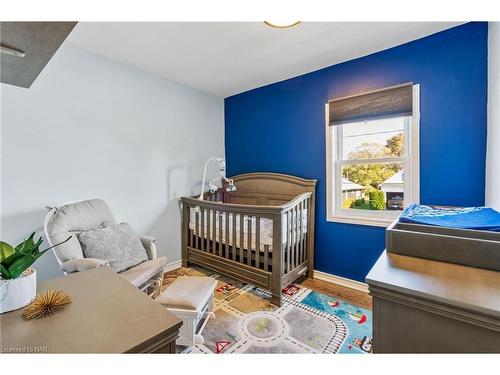 30 Radford Avenue, Fort Erie, ON - Indoor Photo Showing Bedroom