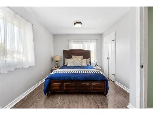 30 Radford Avenue, Fort Erie, ON - Indoor Photo Showing Bedroom