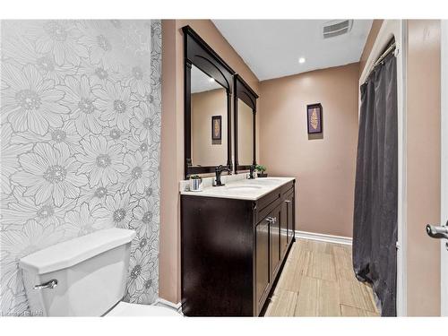 30 Radford Avenue, Fort Erie, ON - Indoor Photo Showing Bathroom