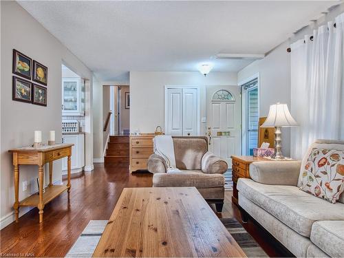 40 Longford Crescent, St. Catharines, ON - Indoor Photo Showing Living Room