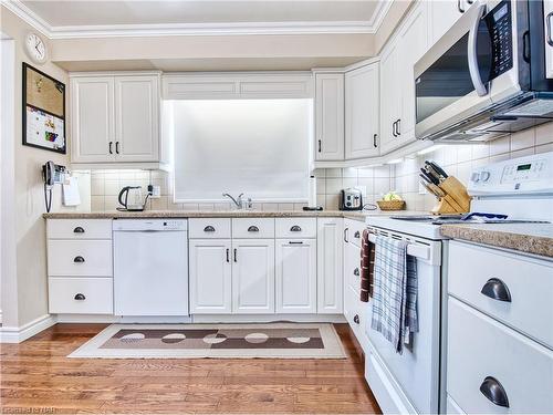 40 Longford Crescent, St. Catharines, ON - Indoor Photo Showing Kitchen