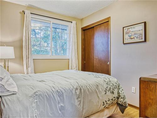 40 Longford Crescent, St. Catharines, ON - Indoor Photo Showing Bedroom