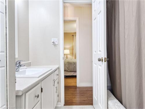 40 Longford Crescent, St. Catharines, ON - Indoor Photo Showing Bathroom