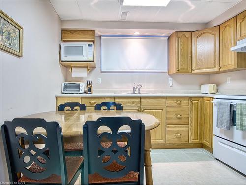 40 Longford Crescent, St. Catharines, ON - Indoor Photo Showing Kitchen