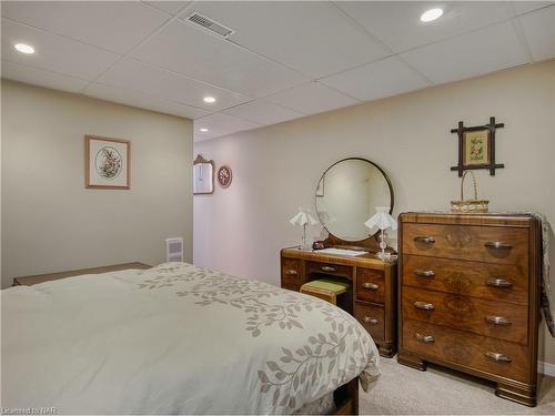 40 Longford Crescent, St. Catharines, ON - Indoor Photo Showing Bedroom