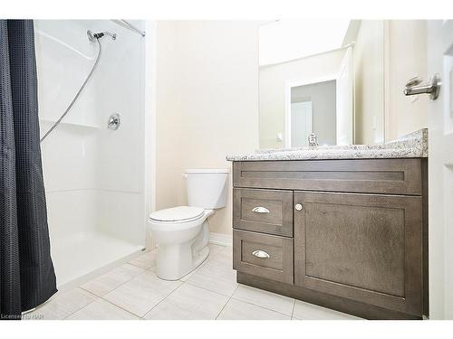 4468 Shuttleworth Drive, Niagara Falls, ON - Indoor Photo Showing Bathroom