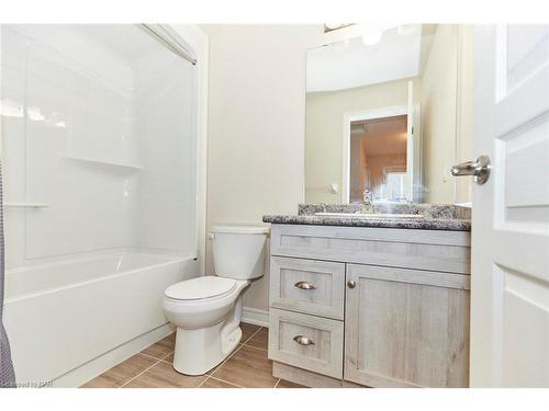 4468 Shuttleworth Drive, Niagara Falls, ON - Indoor Photo Showing Bathroom