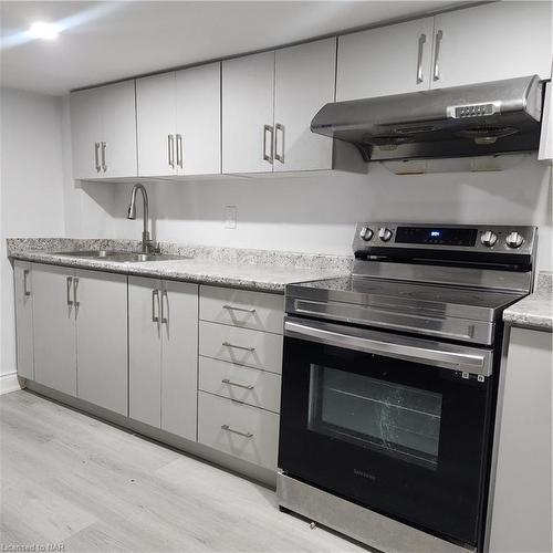 4-69 Vine Street, St. Catharines, ON - Indoor Photo Showing Kitchen