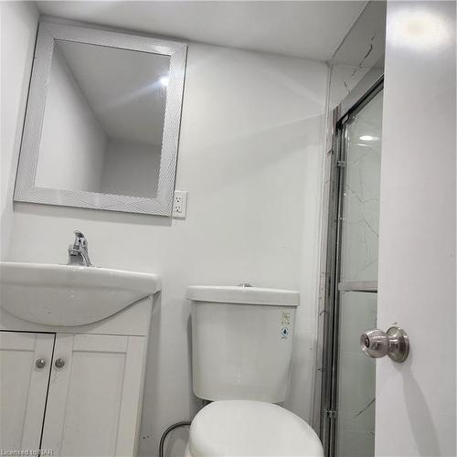 4-69 Vine Street, St. Catharines, ON - Indoor Photo Showing Bathroom