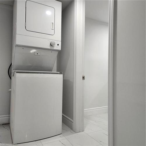 4-69 Vine Street, St. Catharines, ON - Indoor Photo Showing Laundry Room