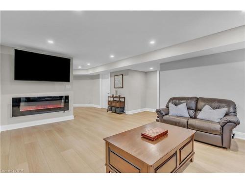 22 Swan Avenue, Fonthill, ON - Indoor Photo Showing Living Room With Fireplace