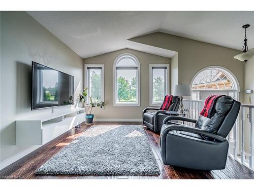 1772 Abingdon Road, Caistor Centre, ON - Indoor Photo Showing Living Room