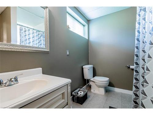 1772 Abingdon Road, Caistor Centre, ON - Indoor Photo Showing Bathroom