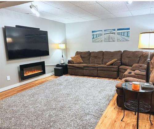 1772 Abingdon Road, Caistor Centre, ON - Indoor Photo Showing Living Room With Fireplace