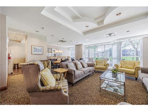 309-162 Martindale Road, St. Catharines, ON - Indoor Photo Showing Living Room