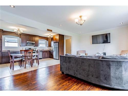 3483 River Trail Crescent, Stevensville, ON - Indoor Photo Showing Living Room