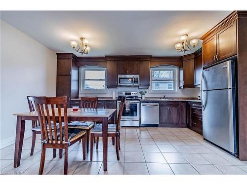 3483 River Trail Crescent, Stevensville, ON - Indoor Photo Showing Kitchen