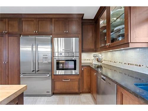 1081 Vansickle Road N, St. Catharines, ON - Indoor Photo Showing Kitchen