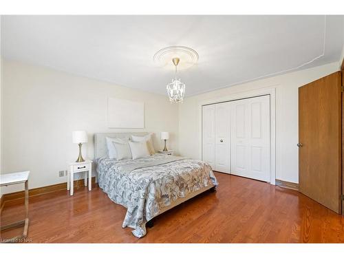 1081 Vansickle Road N, St. Catharines, ON - Indoor Photo Showing Bedroom