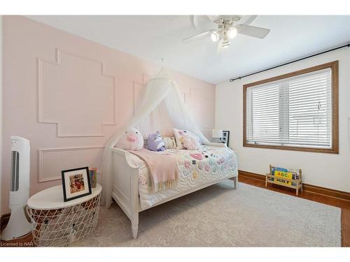 1081 Vansickle Road N, St. Catharines, ON - Indoor Photo Showing Bedroom